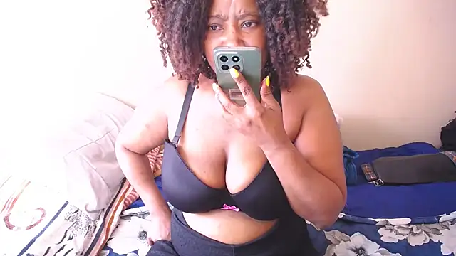 2Sweetysmile online show from October 8, 2025, 12:17 pm