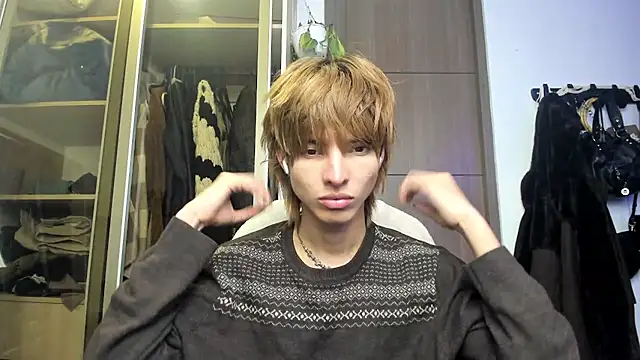 santy-kitty online show from March 4, 2025, 2:49 am