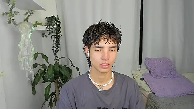 santy-kitty online show from December 16, 2025, 2:16 am