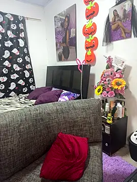 perlita05 online show from October 27, 2025, 4:35 am