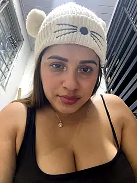 perlita05 online show from November 2, 2025, 2:27 am