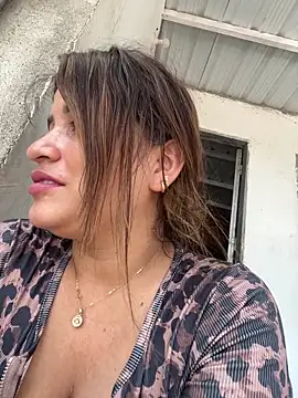 perlita05 online show from September 11, 2025, 7:25 pm