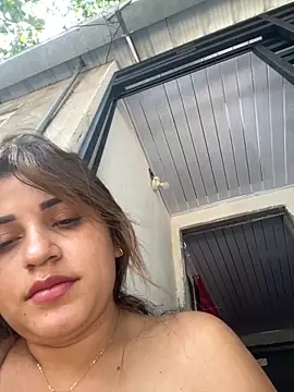 perlita05 online show from October 2, 2025, 8:34 pm