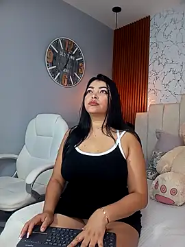 EmaBakker online show from December 19, 2025, 12:07 pm