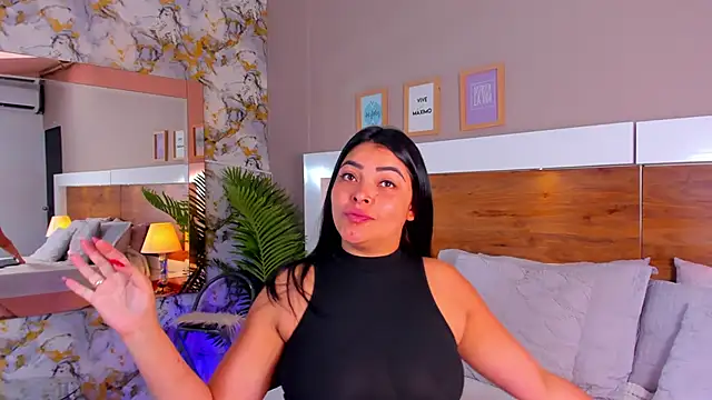 EmaBakker online show from October 22, 2025, 1:21 pm