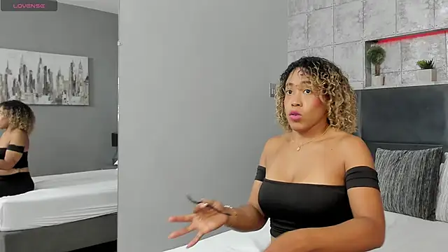 Snapshot of Lana-Gross chatting on October 6, 2025, 2:40 pm Lana-Gross online show from October 6, 2025, 2:40 pm