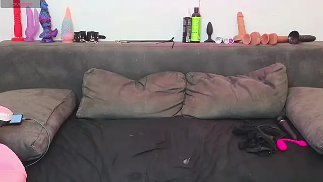 Snapshot of Milas_Dreams chatting on October 16, 2025, 7:33 pm Milas Dreams online show from October 16, 2025, 7:33 pm