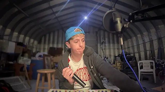 twentywithafelonyy online show from March 14, 2025, 8:53 am