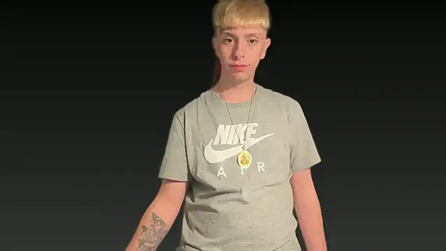 twentywithafelonyy online show from January 4, 2025, 9:21 am