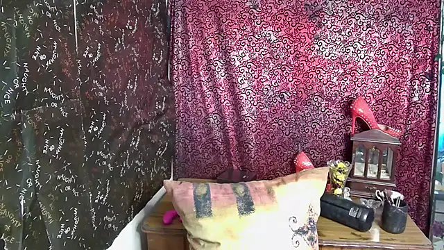 GoddessLorenaTheeSiren online show from December 2, 2025, 7:26 pm