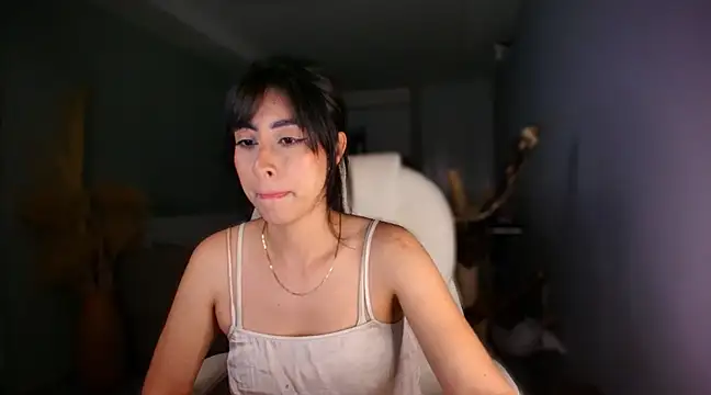 auroracaruso11 online show from February 28, 2025, 1:26 am