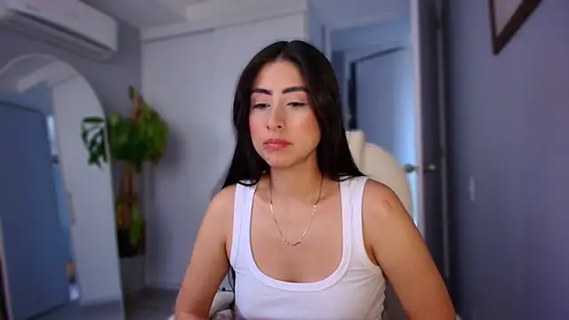 auroracaruso11 online show from October 4, 2025, 8:21 pm