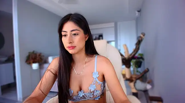 auroracaruso11 online show from March 22, 2025, 1:08 pm