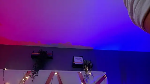 ParisFox  online show from February 9, 2026, 10:08 pm