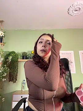 Liittleluaa  online show from September 17, 2025, 1:35 pm