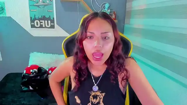 Liittleluaa  online show from October 21, 2025, 1:43 pm