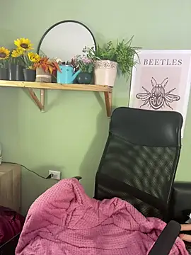 Liittleluaa  online show from March 11, 2025, 11:55 am