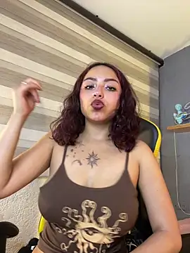 Liittleluaa  online show from February 19, 2025, 12:00 pm