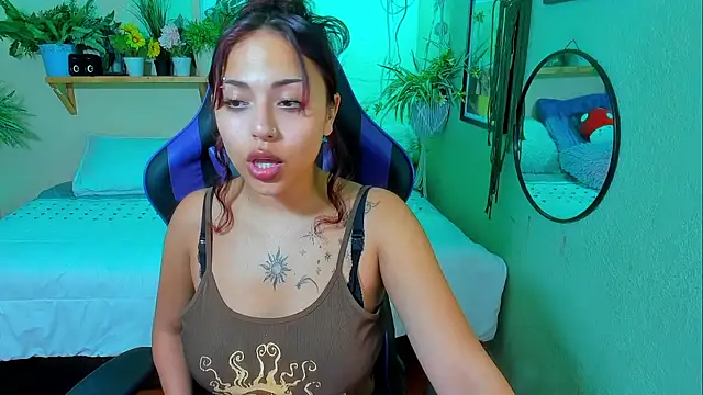 Liittleluaa  online show from October 3, 2025, 1:56 pm