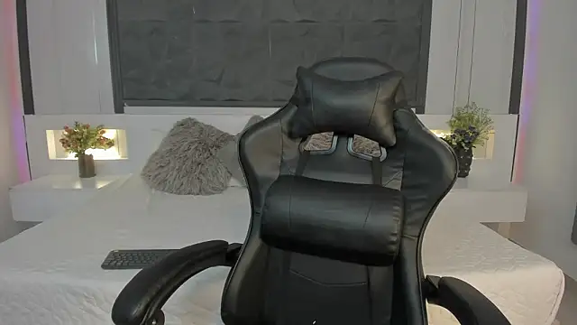 SaraGomez1 online show from February 13, 2026, 12:49 pm