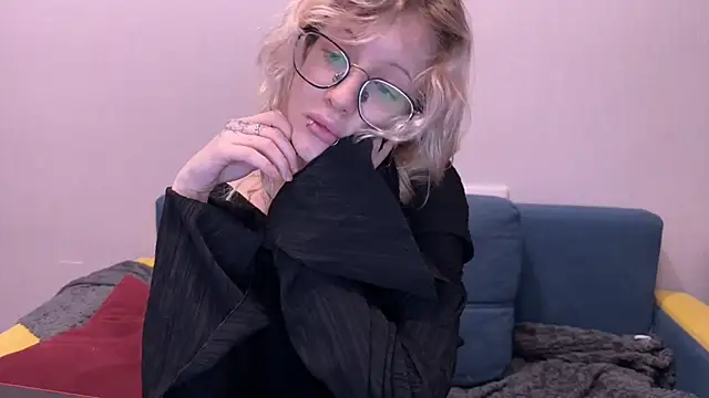 moundliicht1 online show from November 2, 2025, 7:52 pm