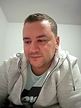 KarlosCarutox online show from September 29, 2025, 5:51 pm