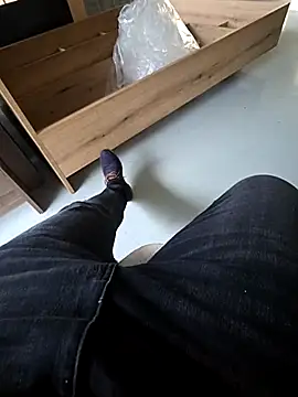 KarlosCarutox online show from December 4, 2025, 9:19 am