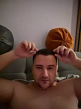 KarlosCarutox online show from December 19, 2025, 7:38 pm