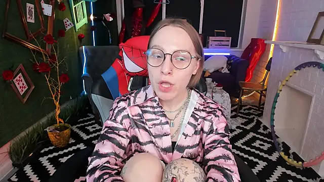 AphexQueen online show from February 26, 2025, 4:16 pm