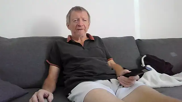 naturiste974 online show from April 19, 2026, 10:16 am