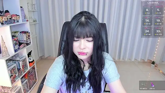 Snapshot of misshoneyxxx chatting on November 11, 2025, 6:30 am misshoneyxxx online show from November 11, 2025, 6:30 am