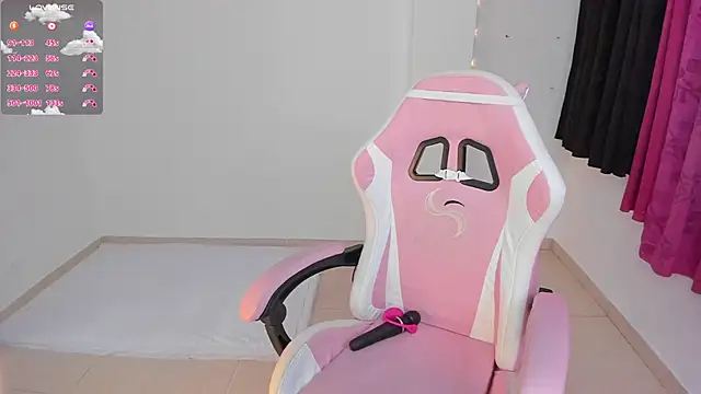 Snapshot of misshoneyxxx chatting on January 22, 2025, 3:52 am misshoneyxxx online show from January 22, 2025, 3:52 am