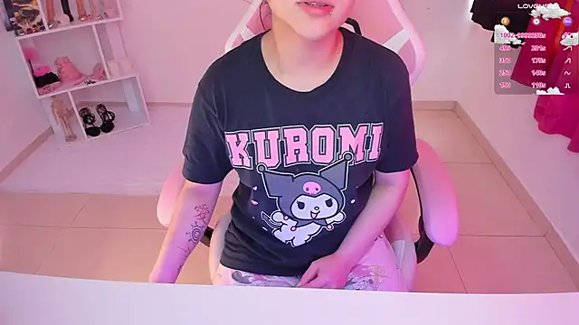 Snapshot of misshoneyxxx chatting on February 19, 2025, 8:10 pm misshoneyxxx online show from February 19, 2025, 8:10 pm