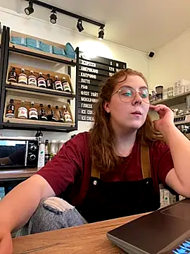 cinnabon  online show from September 18, 2025, 1:25 pm