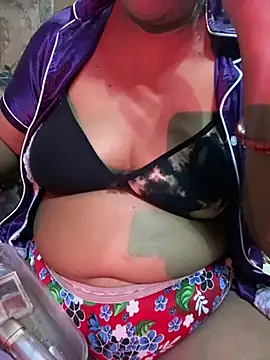 Tameesh sexy mistress online show from April 17, 2026, 4:32 pm