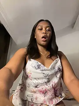 Nayrabennett online show from March 4, 2025, 2:06 am