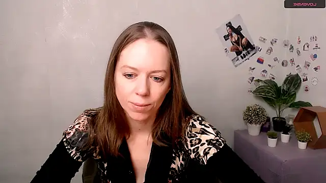 GloriaSi  online show from December 5, 2025, 5:28 am