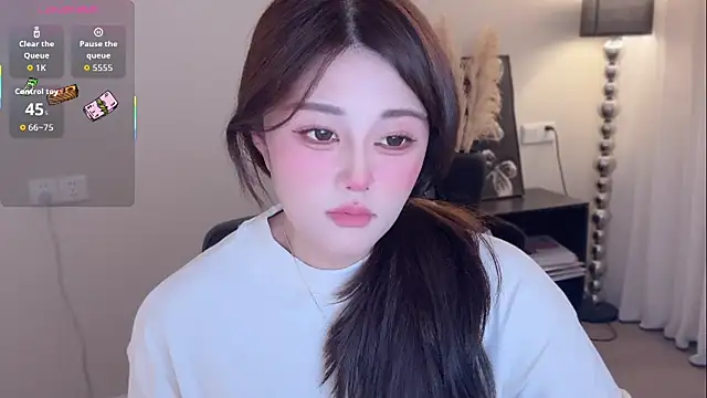 Strawberrybabyy1 online show from November 11, 2025, 12:22 pm