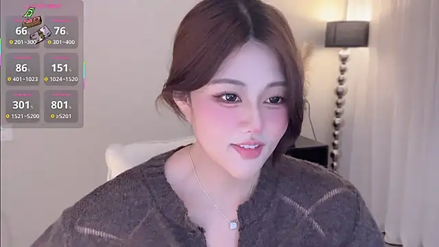 Strawberrybabyy1 online show from October 17, 2025, 3:36 pm