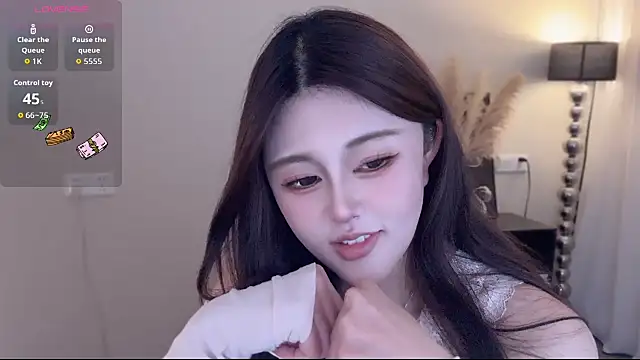 Strawberrybabyy1 online show from January 5, 2026, 5:27 pm