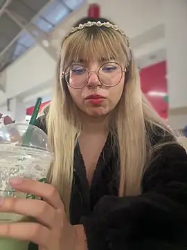 Ahri 999 online show from March 14, 2025, 11:00 pm