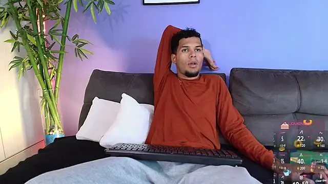 miaa lux online show from March 21, 2025, 7:02 pm