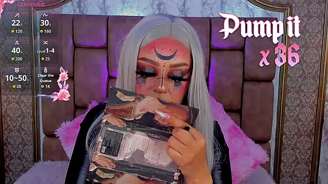 SoffiQueen online show from October 16, 2025, 8:50 pm