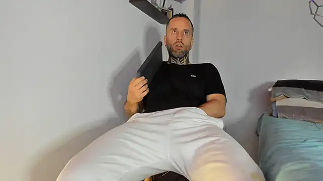 Antoniohot2024 online show from March 3, 2025, 3:11 pm