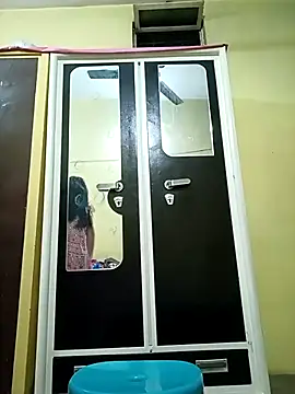 heenage online show from November 3, 2025, 4:54 pm