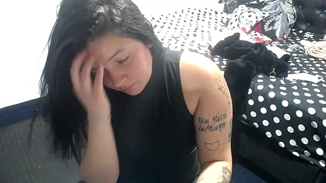 shopyymessyy online show from February 12, 2025, 9:01 pm