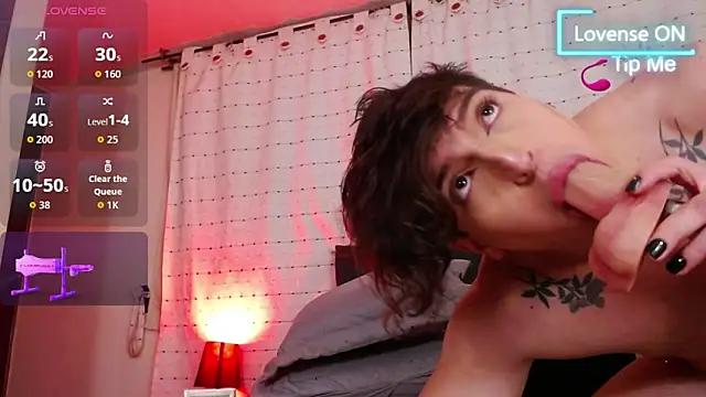 Hornymoan online show from April 21, 2026, 2:36 am