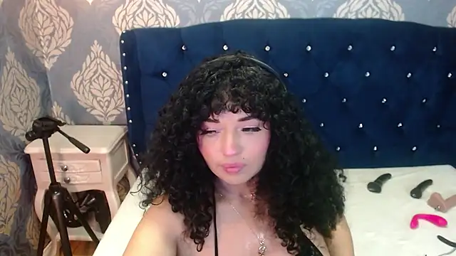 Snapshot of Sofiacowperx chatting on May 21, 2026, 1:19 pm Sofiacowperx online show from May 21, 2026, 1:19 pm