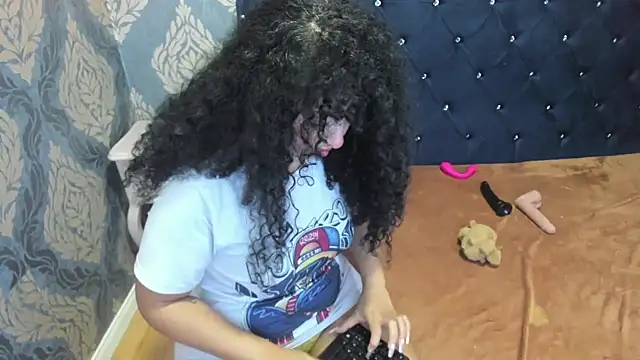 Sofiacowperx online show from September 13, 2025, 2:28 pm