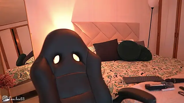 Lau Bee online show from December 14, 2025, 3:50 pm